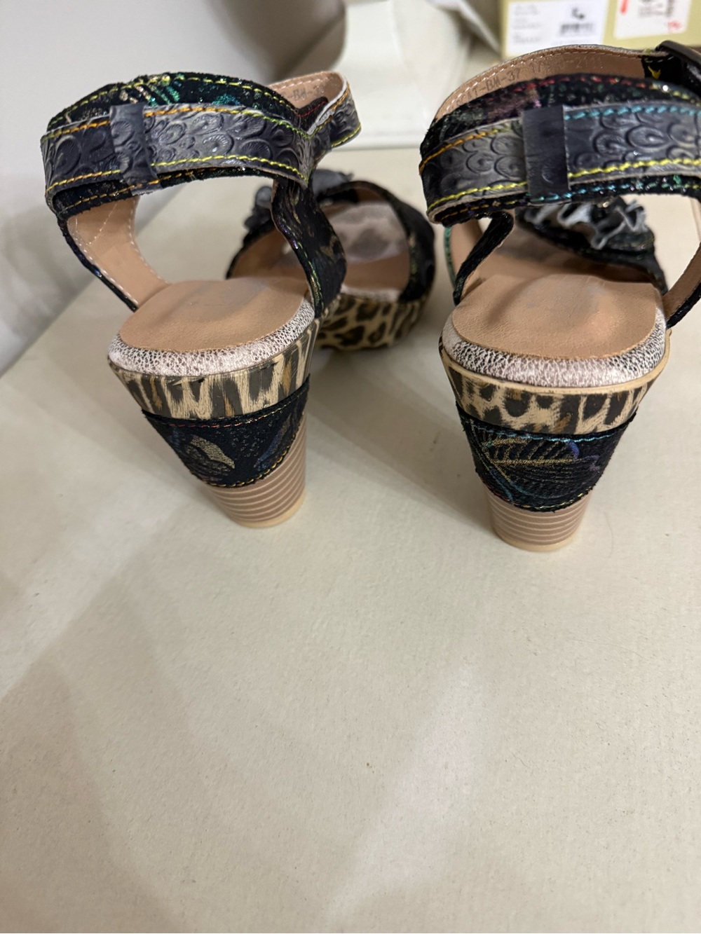 Women's Multicolor Floral Platform Sandals with Ankle Strap. 37 (6.5-7) - Picture 9 of 10